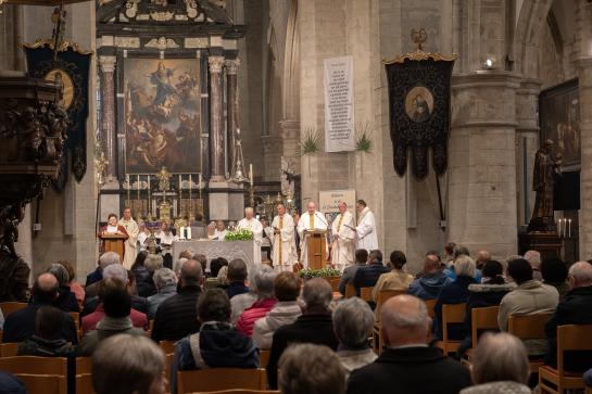 5 - Pastoraal plan Dendermonde-Eucharistieviering in onze H. Elisabethparochie © Piet Van Hoyweghen.jpg